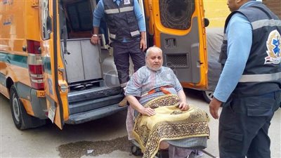 مواطن مبتور القدمين يدلي بصوته في الانتخابات الرئاسية بالغربية