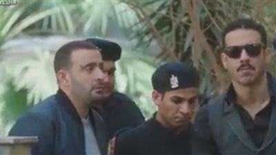 القبض على أحمد السقا بتهمة قتل رجل أعمال في «الحصان الأسود»