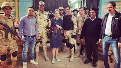 شيرين رضا تدلى بصوتها في انتخابات الرئاسة