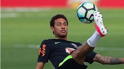 بالصور.. البرازيل يبدأ تدريباته استعدادا لموقعة باراجواي