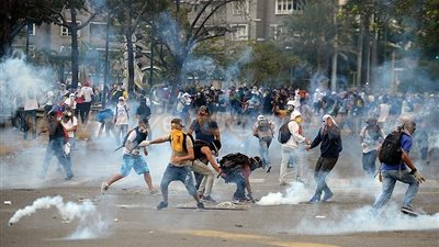 أعمال عنف في فنزويلا احتجاجا على قطع الكهرباء 4 ساعات يوميا