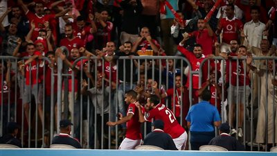 سر تقبيل مؤمن زكريا للشارة السوداء عقب هدفه في الوداد