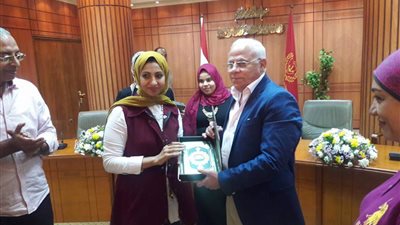 بالصور.. محافظ بورسعيد يكرم المتميزين في مسابقة المكتبات النموذجية