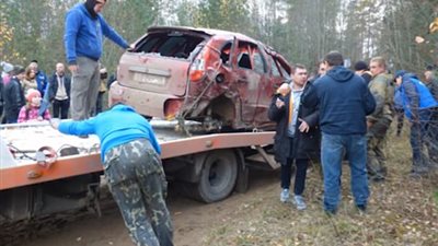 بالفيديو والصور.. لحظة انقلاب مروع لسيارة بسباق في روسيا