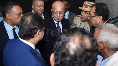 رئيس الوزراء يختتم زيارته للأقصر.. شريف إسماعيل: 300 مليون جنيه للانتهاء من تنفيذ 3 مستشفيات مركزية.. يتفقد مدرسة النيل والنادي والإسكان الاجتماعي.. ومحمد بدر: أنهينا 90 مشروعا خلال 3 سنوات