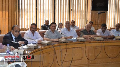 محافظ الإسماعيلية: مطالب الفلاحين ضمن أولويات المحافظة