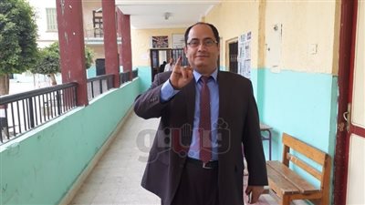 متحدث النقل يدلي بصوته بمدرسة الخديوي إسماعيل الثانوية