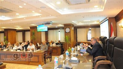 محافظ الجيزة لرؤساء الأحياء: «اللي هيقصر سيتم محاسبته»