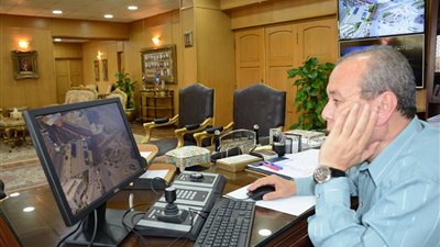 محافظ دمياط يجري أول تجربة لمراقبة الشوارع والكمائن بالكاميرات