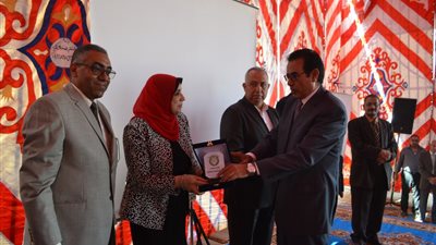 بالصور.. «سعفان» يشدد على عدم رفع مصروفات الجامعة العمالية