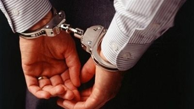 القبض على هارب أثناء استقلاله سيارة «مزورة الرخص» بمطروح