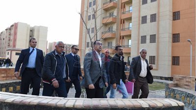 رئيس الوزراء يتفقد تنفيذ المشروعات باستاد القاهرة والعبور.. يشدد على إنهاء تجهيزات الاستاد خلال ٣ أشهر استعدادا لأمم أفريقيا.. وموقع جديد لإنشاء ٢٩ ألف وحدة إسكان اجتماعي