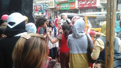 ناخبات يرقصن على أغنية «قالوا إيه» (صور)