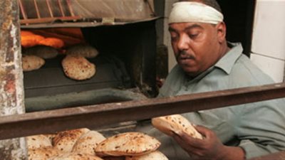 صرف الخبز المدعم للمصطافين بالبطاقات الذكية في مرسى مطروح