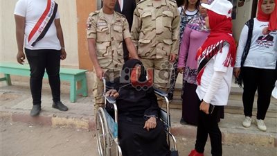 المعمرات يتصدرن المشهد في اليوم الثاني للانتخابات الرئاسية.. معمرة من مواليد 1916 تدلي بصوتها وتتمني الخير لمصر.. سيدة تبلغ 99 عاما: نزلت علشان خاطر السيسي.. وصاحبة الـ96 عاما: حلمت بالسيسي مرتين