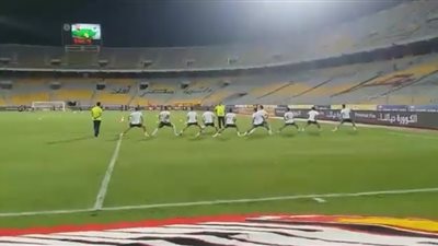 بالفيديو.. لاعبو المصري يؤدون عمليات الإحماء استعدادا للأهلي