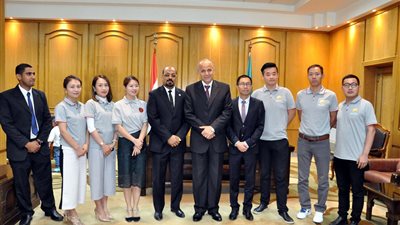 بالصور.. محافظ القليوبية يلتقي وفدا من شباب المستثمرين الصينيين