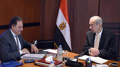 وزير الصحة يقدم تقريرا لرئيس الوزراء عن تطبيق التأمين الصحي في بورسعيد