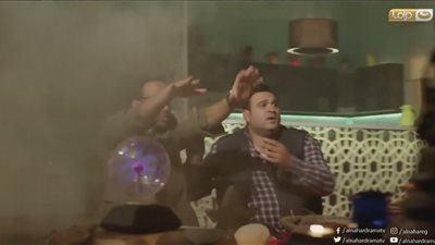 مشهد ساخر لمي عمر وأحمد فهمي: «سلطان لابسه عفريت ألتراس»