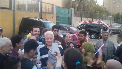 مرتضى منصور يتفقد لجنة التوفيقية ويشيد بإقبال الناخبين (صور وفيديو)