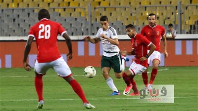 الأهلي يتعادل سلبيا أمام المصري بالشوط الأول