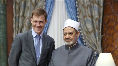 السفير البريطاني بالقاهرة: نقدر دور الأزهر ومسئولياته تجاه مصر والعالم