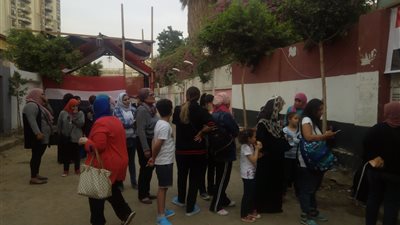 طابور نسائي بالمنيل في ثاني أيام الانتخابات الرئاسية (صور)