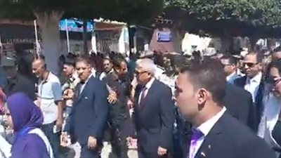 محافظ البحيرة يوقد شعلة احتفالات البحيرة بعيدها القومي (فيديو)