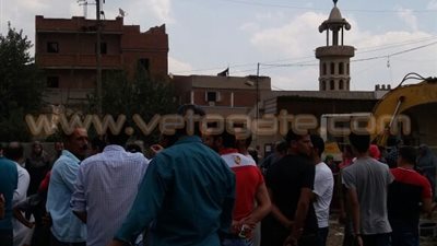 بالصور.. أهالي الرجدية يقطعون الطريق للمطالبة بإنشاء مطب في طنطا