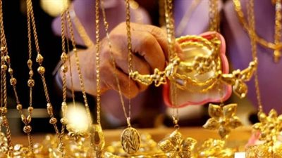 الذهب يتجه لتسجيل مكاسب أسبوعية بسبب تراجع الدولار