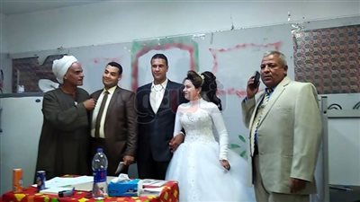 عروسان يشاركان بالانتخابات الرئاسية في أسيوط (صور)