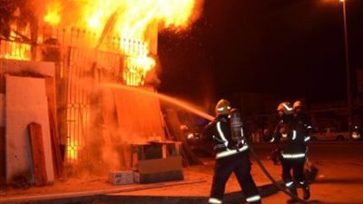 المعاينة الأولية: ماس كهربائي وراء حريق مصنع أخشاب أبو رواش