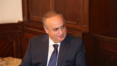 وزير لبناني سابق يرفض زيارة «تميم» لبيروت: حاول تدمير مصر