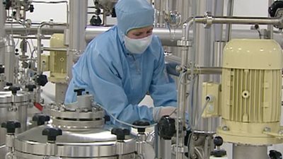 صيدلة عين شمس: دواء لعلاج السرطان بأيد مصرية خلال 3 سنوات