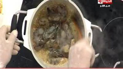 بالفيديو.. تعلمي طريقة عمل الملوخية بالجمبري