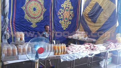 بالصور.. رئيس مركز المراغة يتفقد معرض «أهلا رمضان»