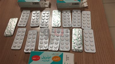 إحباط تهريب ١٥٠ قرصا مخدرا بحوزة راكب بمطار القاهرة