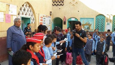 بالصور.. مدرسة الكاثوليك بجراجوس في قنا تستقبل الأب وليم سيدهم