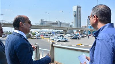 وزير الطيران يتفقد مطار القاهرة والجراج متعدد الطوابق
