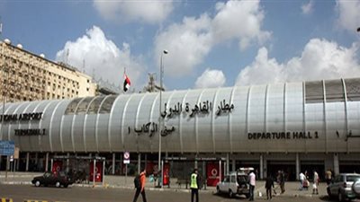 إلغاء سفر راكبة مصرية قبل إقلاع طائرة لندن لإصابتها بوعكة صحية