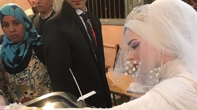 عروسان يشاركان في الانتخابات بالمنيا (صور)