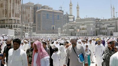 بالصور.. مليون ومائتا ألف مصلٍ يؤدون صلاة الجمعة بالمسجد الحرام