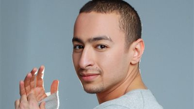 حمادة هلال يستقر على «عيش باشا» عنوانًا لألبومه الجديد