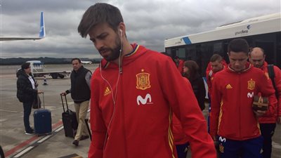 بالصور.. بعثة منتخب إسبانيا تصل باريس استعدادا لمباراة فرنسا