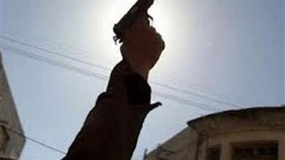 أقوال الضابط المتهم بإطلاق النار على سائق الألف مسكن.. المتهم أمام النيابة: المجني عليه قطع الطريق أمام السيارات الموجودة بالموقف.. لم أختلف مع السائق حول الأجرة.. شهود: الأهالي أوسعوا المتهم ضربا