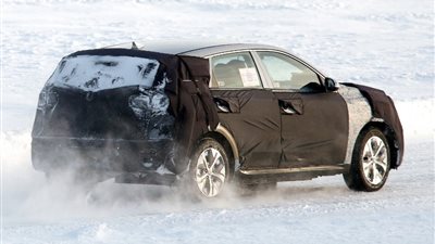 «كيا» تختبر سيارتها الكهربائية أسفل العاصفة الثلجية ( صور)