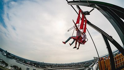 بالفيديو والصور.. الأرجوحة الأكثر رعبا في العالم