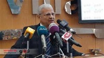 وزير اﻻتصالات يعود إلى القاهرة قادمًا من جدة