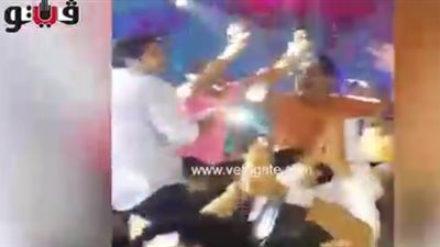 بالفيديو.. وصلة رقص لحمدي الميرغني على المهرجانات في حنة مصطفى خاطر