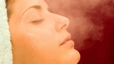 أطباء يكشفون ماذا يحدث لجسد الإنسان بسبب بخار الماء.. اختناق الرئة وإطلاق أول أكسيد الكربون الأبرز.. تهييج الجهاز التنفسي أسرع النتائج.. وتحذيرات لمرضى حساسية الصدر للنجاة